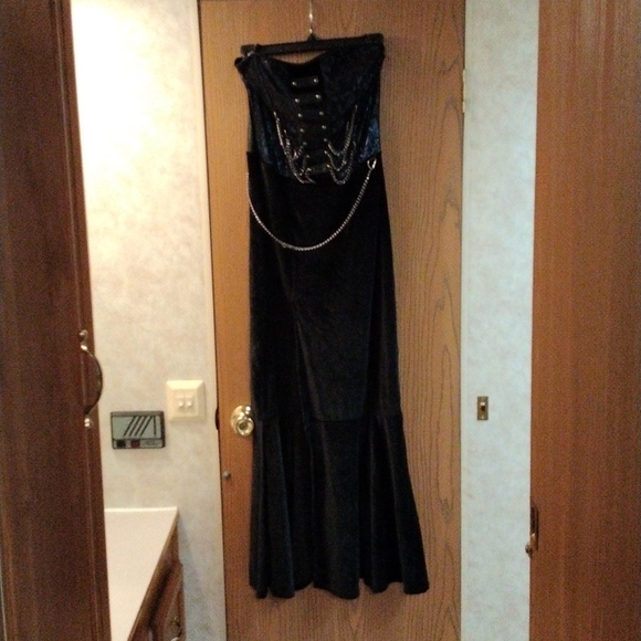 Dress - Picture 2 of 3